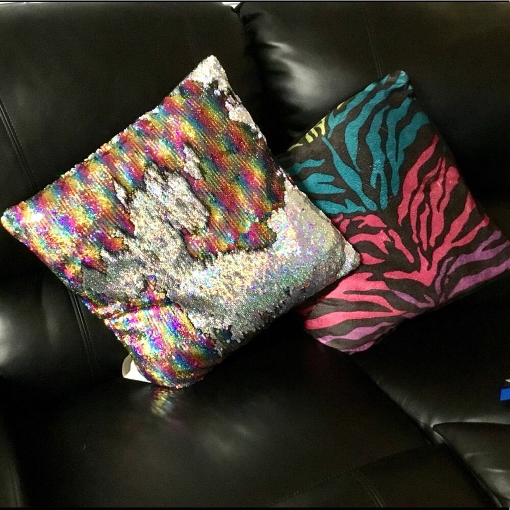Set of 2 Decorative Pillows